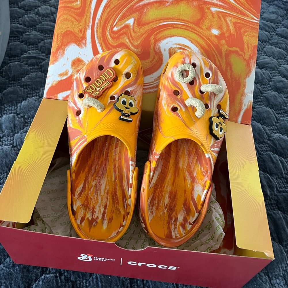 Crocs Classic Clog Honey Nut Cheerio